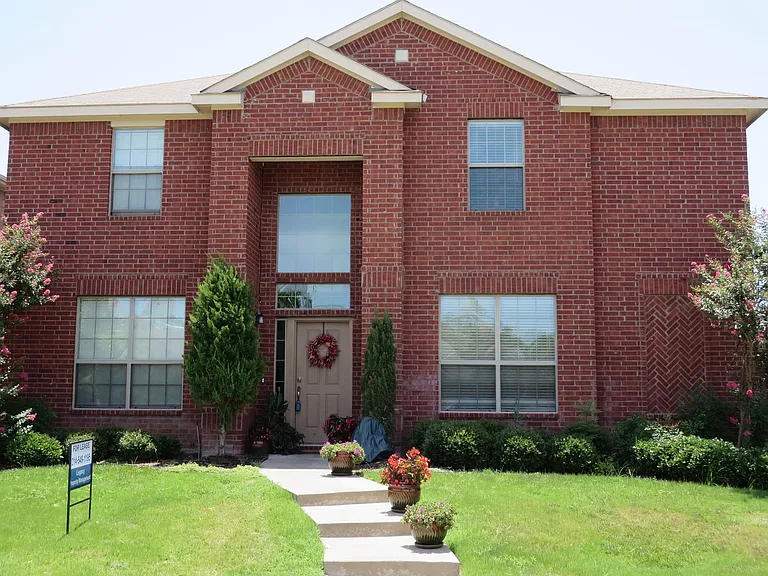 4621 Brighton Dr — Photo 1