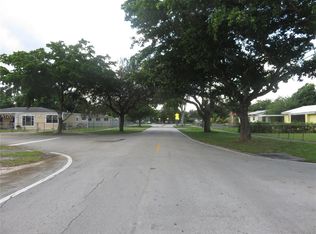 8277 NW 191st Ln, Hialeah, FL 33015