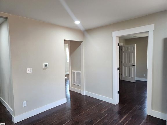 4th image of 529 Franklin St