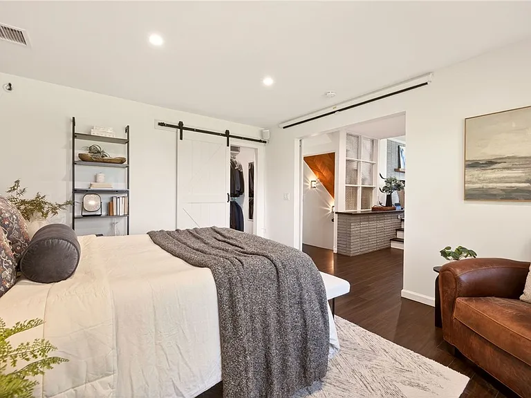 330 Kilbourn Rd — Photo 19
