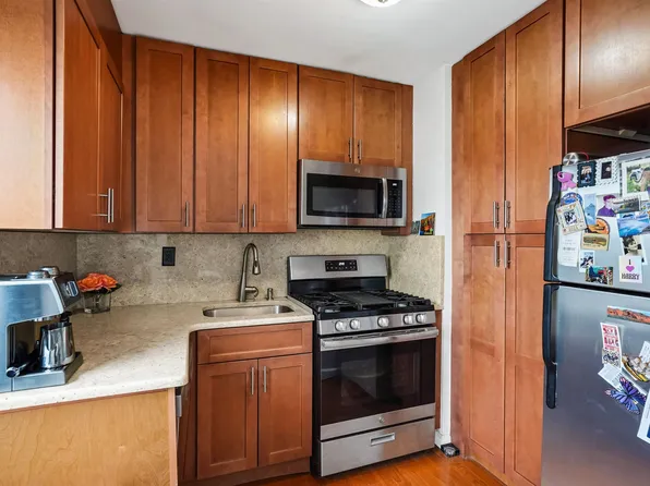 135 Montgomery Street image 3 of 9