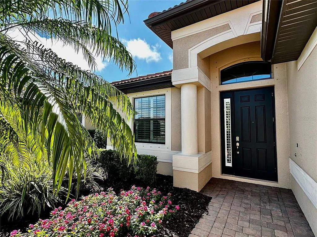 3 bed, 2.0 bath, 1990 sqft, $3,400 — Photo 3