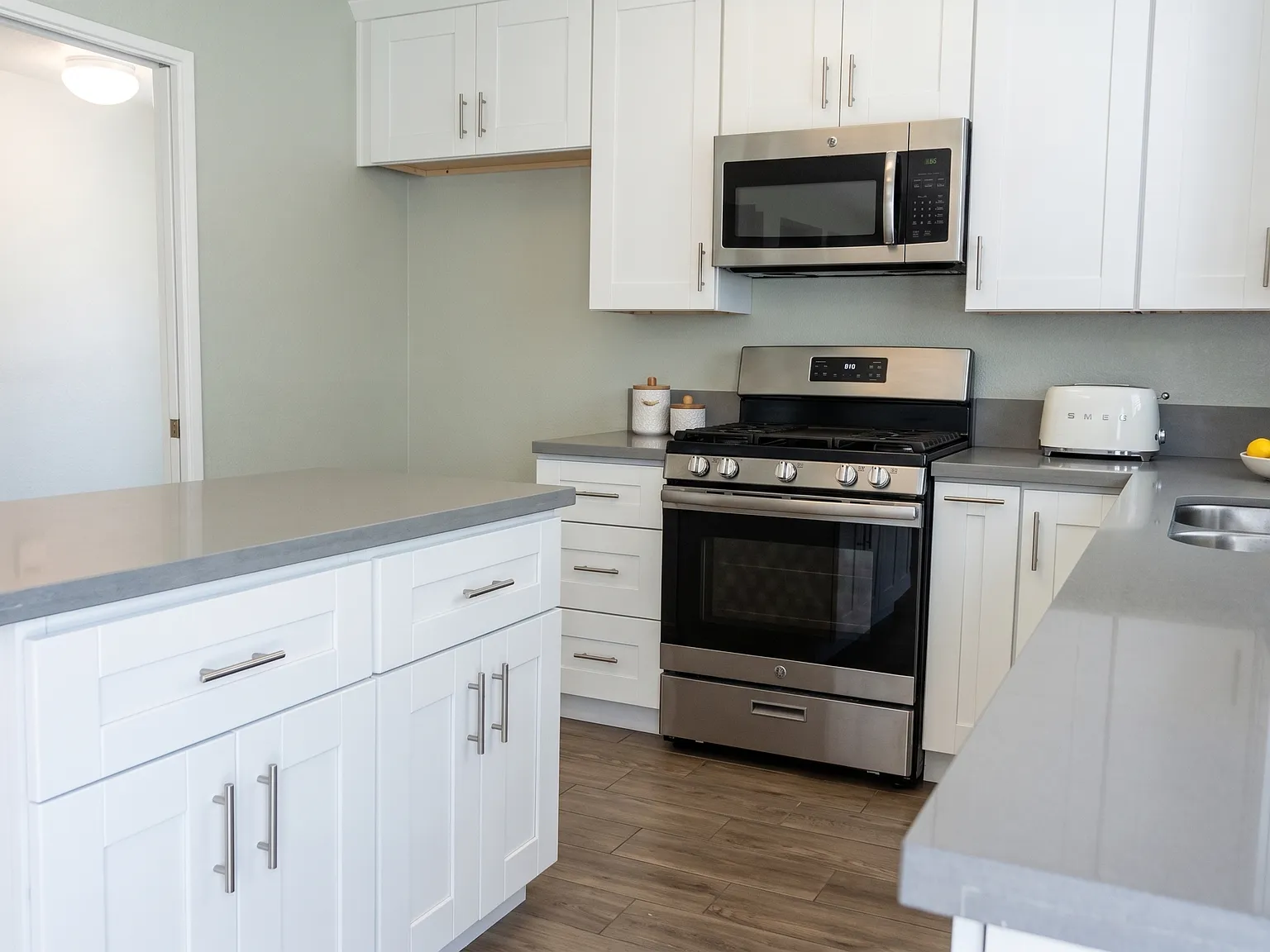 4 bed, 2.5 bath, 1752 sqft, $3,850 — Photo 3