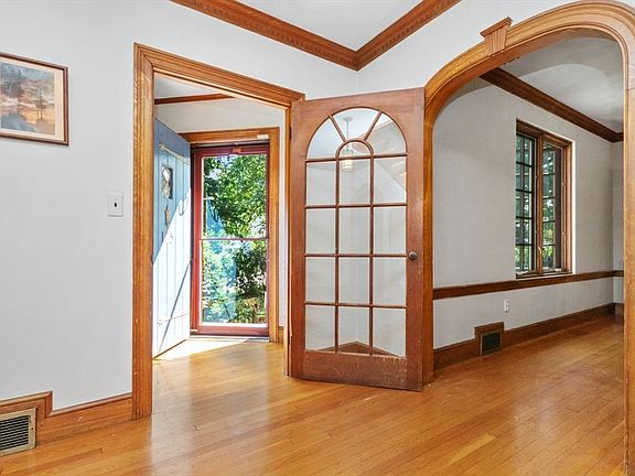 4th image of 125 Bond St