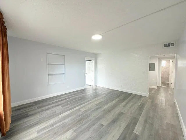 5 bed, 4055 sqft, $2,500 — Photo 4