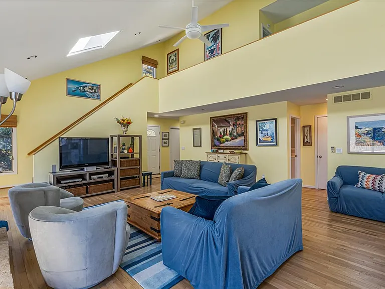 9 Cedarfield Ln — Photo 3