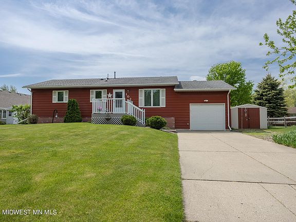 2nd image of 102 E Meadowlark Ln