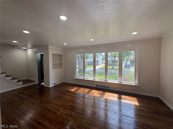 2nd image of 4029 Hinsdale Rd