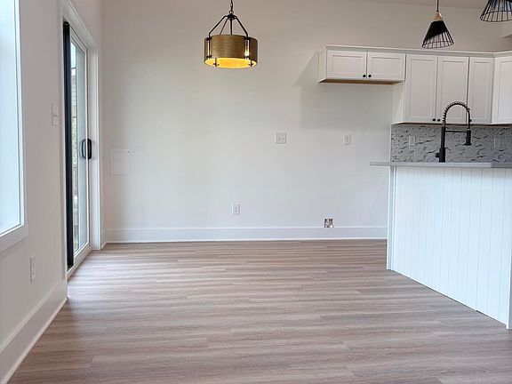 5th image of 5020 Landbrook Dr