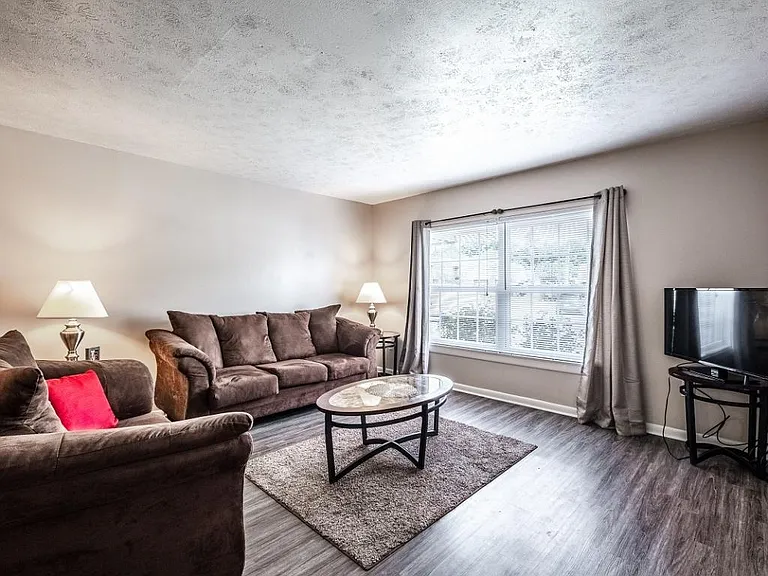 Cypress Pointe Apartments — Photo 5