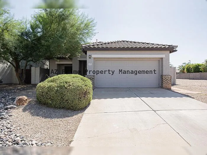 3 bed, 2.0 bath, 1323 sqft, $2,595 — Photo 2