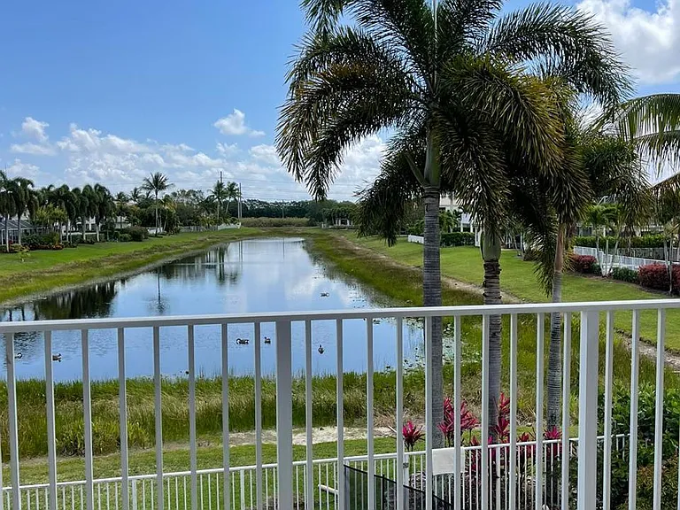 4600 Mariners Cove Dr — Photo 17
