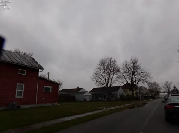 96 Oak St, Tiffin, OH 44883