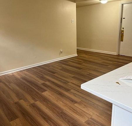 4th image of 206 Main St APT 23