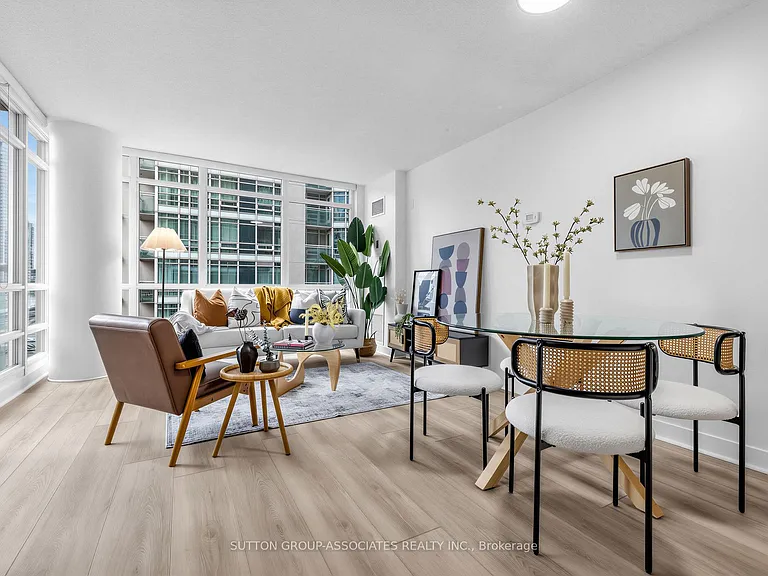 381 Front St W #611 — Photo 3