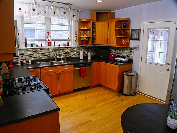 5th image of 2821 N 76th Ct