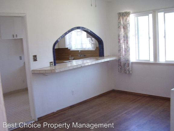 2nd image of 225 W Elmwood Ave