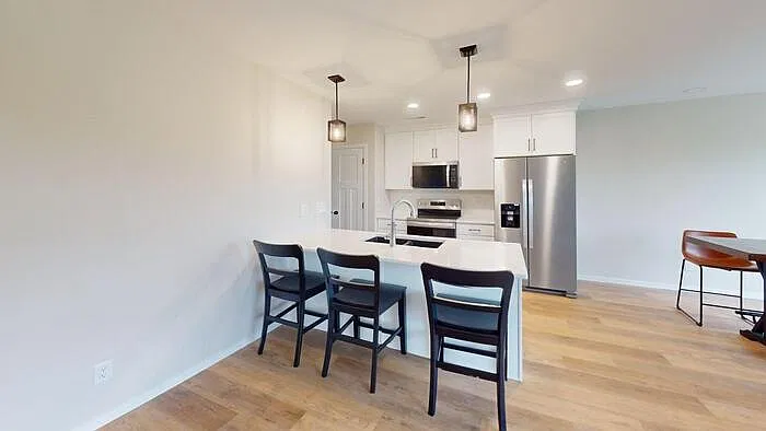3 bed, 2.5 bath, 1619 sqft, $2,500 — Photo 3