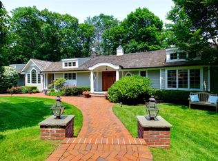 100 Grist Mill Ln, Manhasset, NY 11030