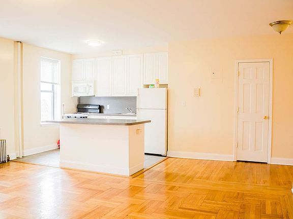 3rd image of 596 Edgecombe Ave APT 4G