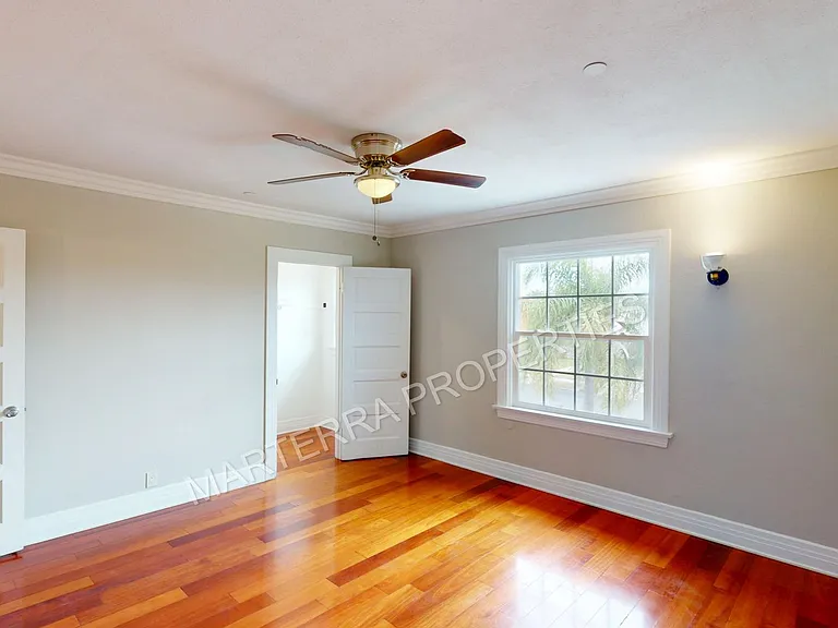 877 S Bronson Ave — Photo 16