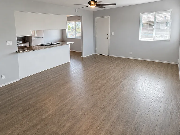 5900 Stockdale Hwy — Photo 9