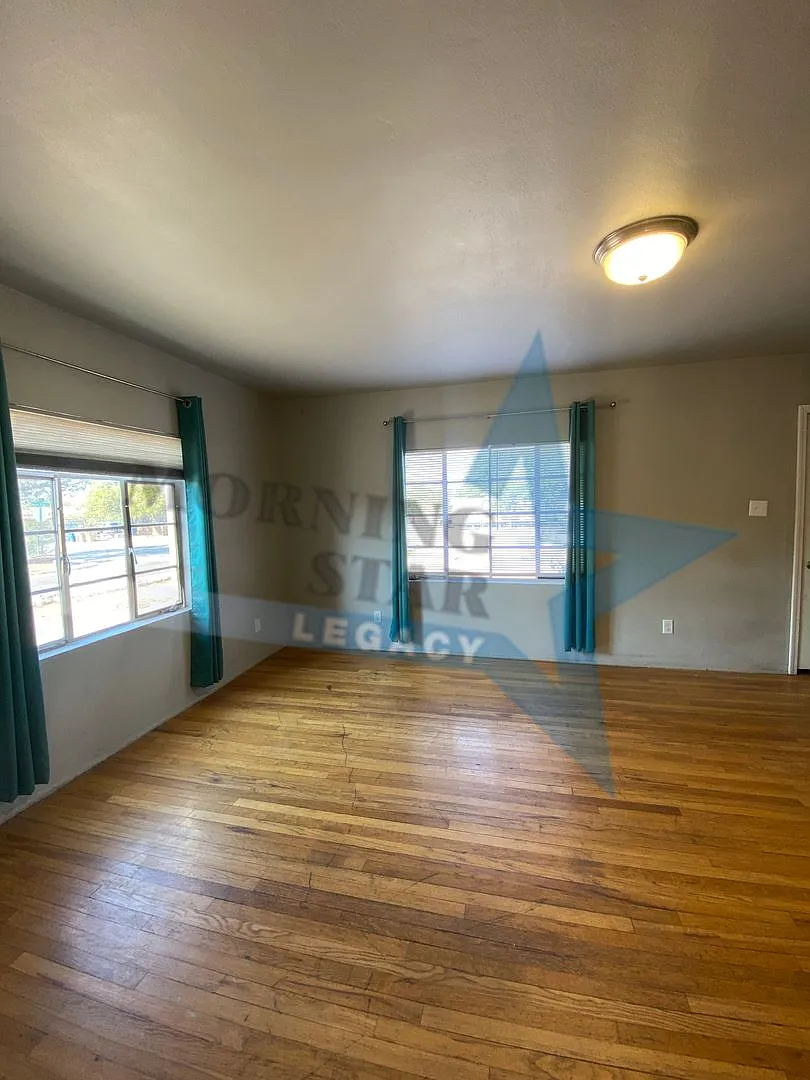 2325 College St — Photo 4