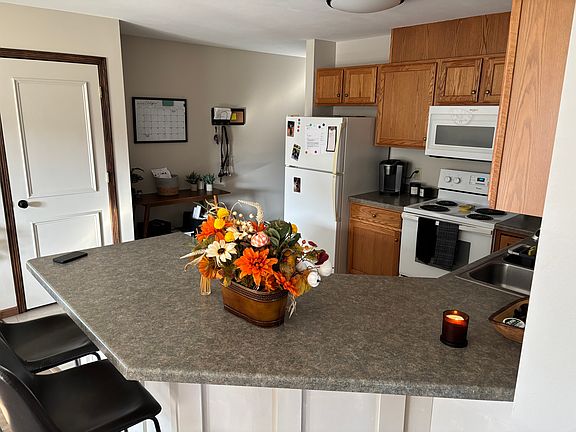2nd image of 1341 Glenn Pl