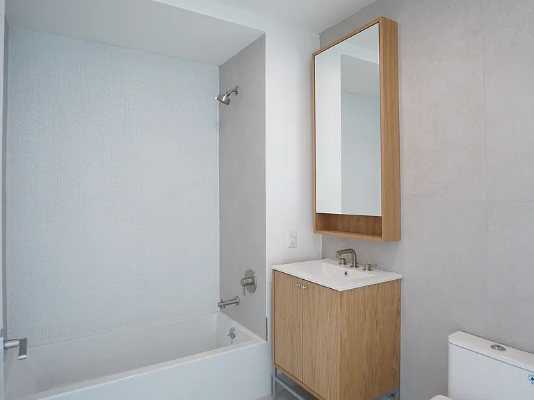 33 Little Nassau St #908 — Photo 7