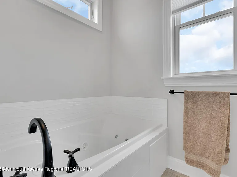 106 8th Ave — Photo 44