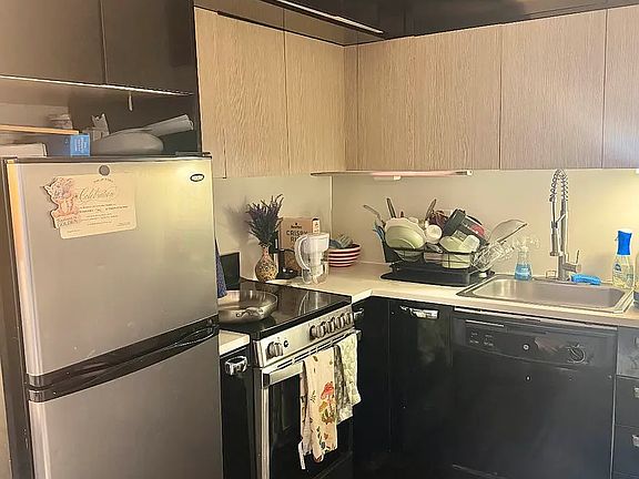 4th image of 72 Maujer St APT 1B