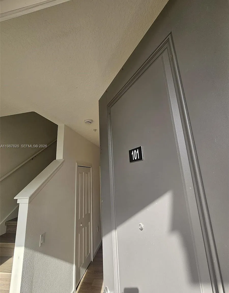 Sandlake Station Townhome — Photo 4