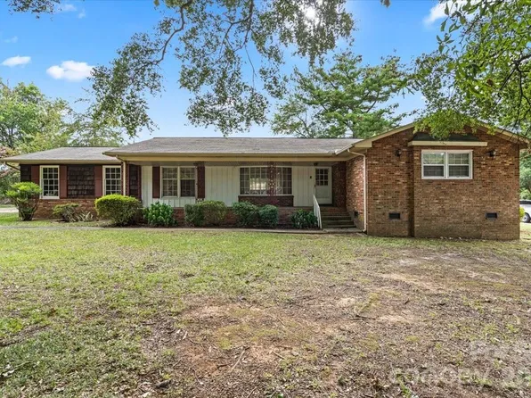 816 Clinton Ave, Lancaster, SC 29720