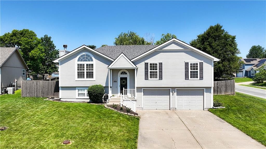 1300 SE Rosehill Dr, Lees Summit, MO 64081 | Zillow