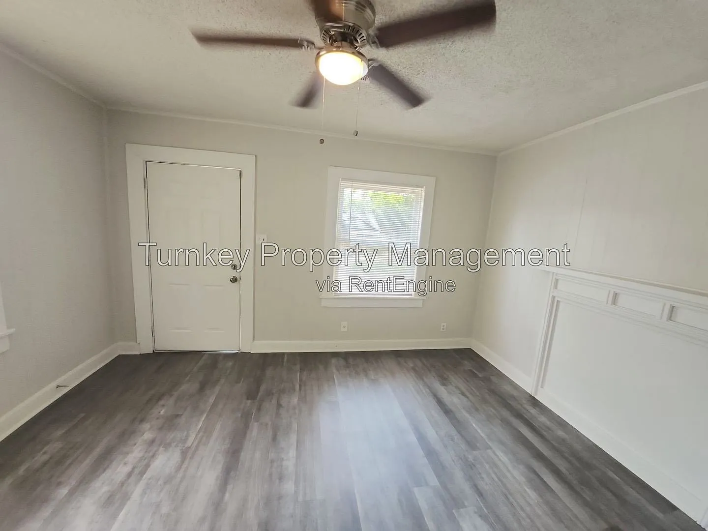 2 bed, 1.0 bath, 806 sqft, $895 — Photo 2
