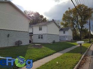 979 7th St APT B, Menasha, WI 54952