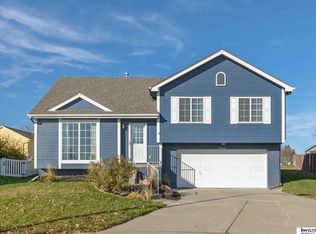 18624 T Cir, Omaha, NE 68135