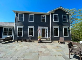370 Middle Mountain Dr, Factoryville, PA 18419