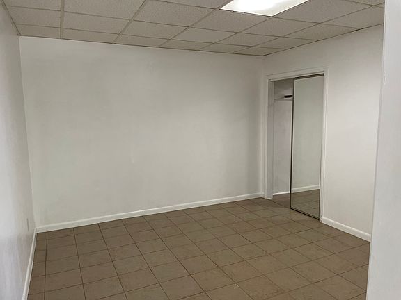 4th image of 238 E 7th St #8