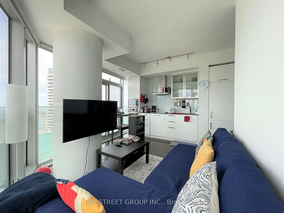 14 York St 5811, Toronto, ON