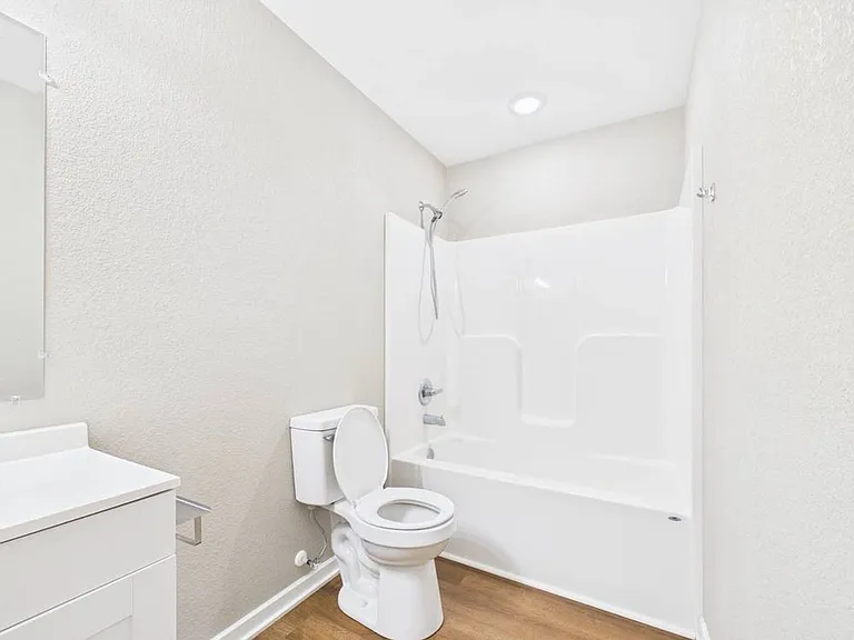 306 W Market St — Photo 23