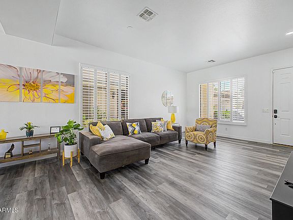 3rd image of 1912 W OLIVE Way