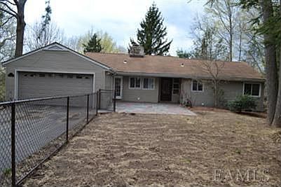 1st image of 2 Carrick Cir