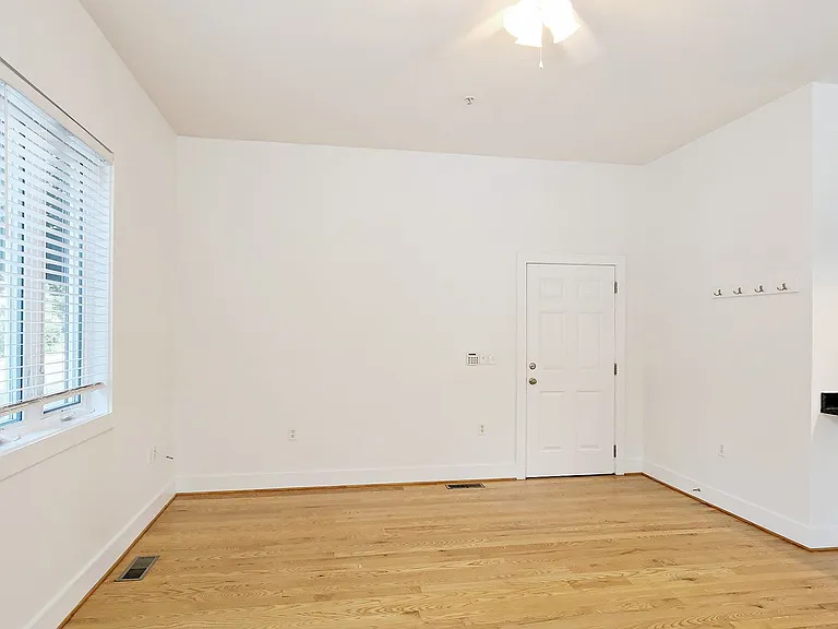 215 5th St SW #1D — Photo 6