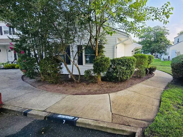 7 Caribbean Ct, Barnegat, NJ 08005