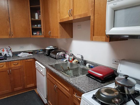 4th image of 512 W Belden Ave APT 2C