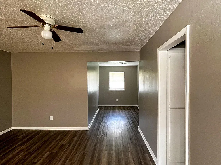 2032 Julie Dr — Photo 2