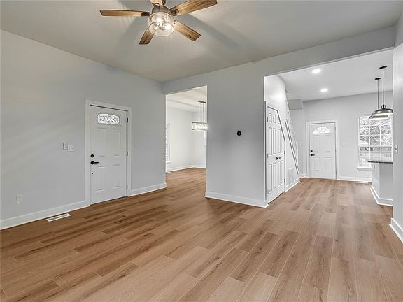 5th image of 517 E Perkins Ave