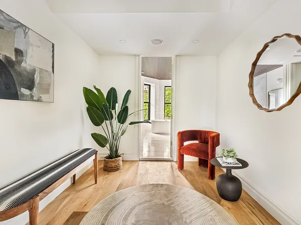 370 Hancock Street image 7 of 16