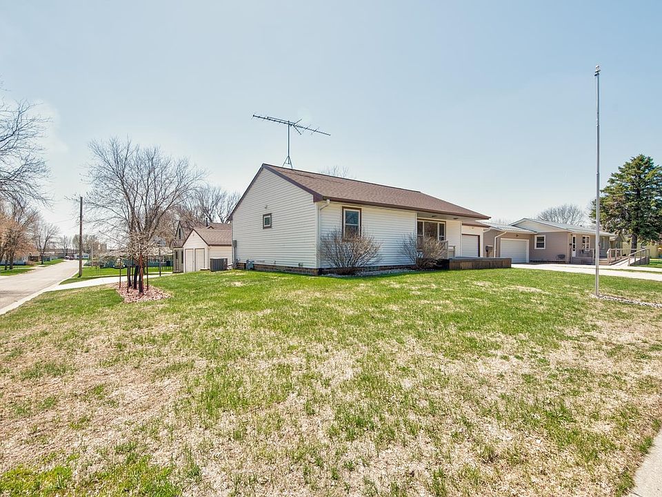 939 8th St, Sibley, IA 51249 Zillow